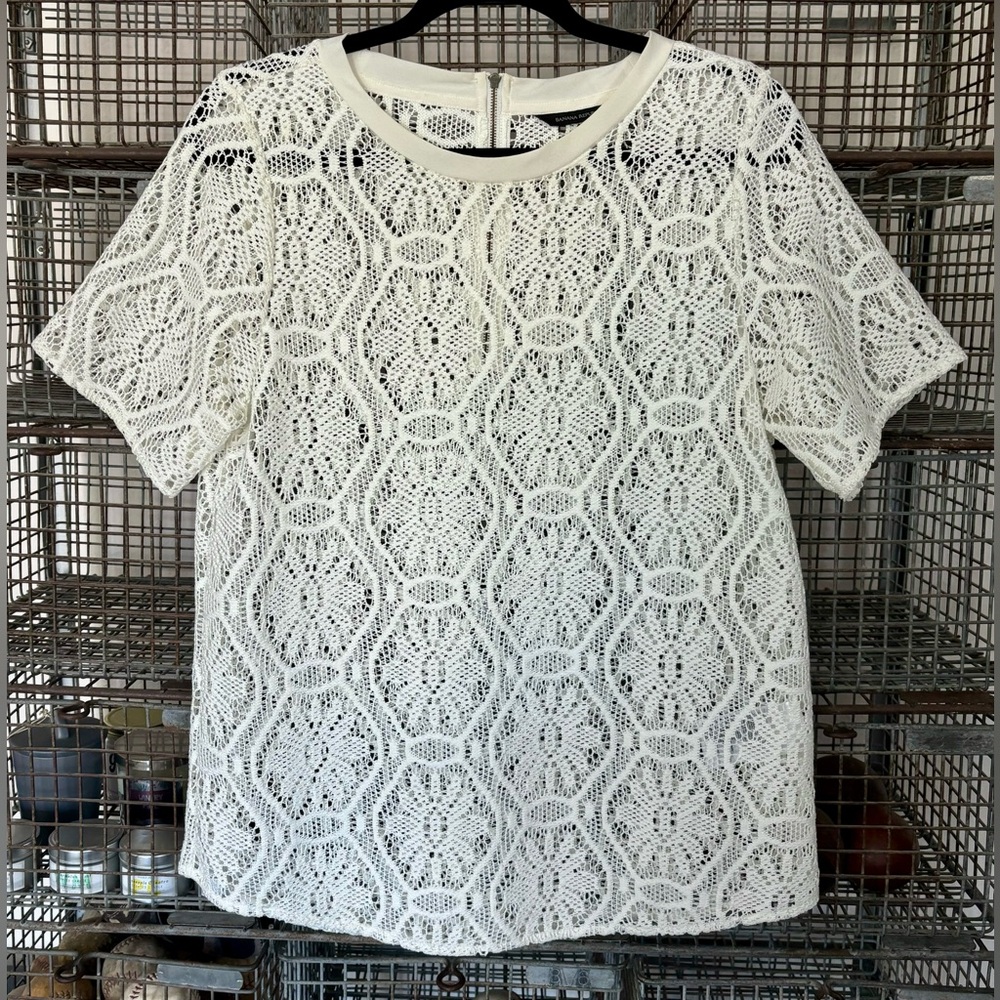Banana Republic off white/cream lace blouse SZ L
